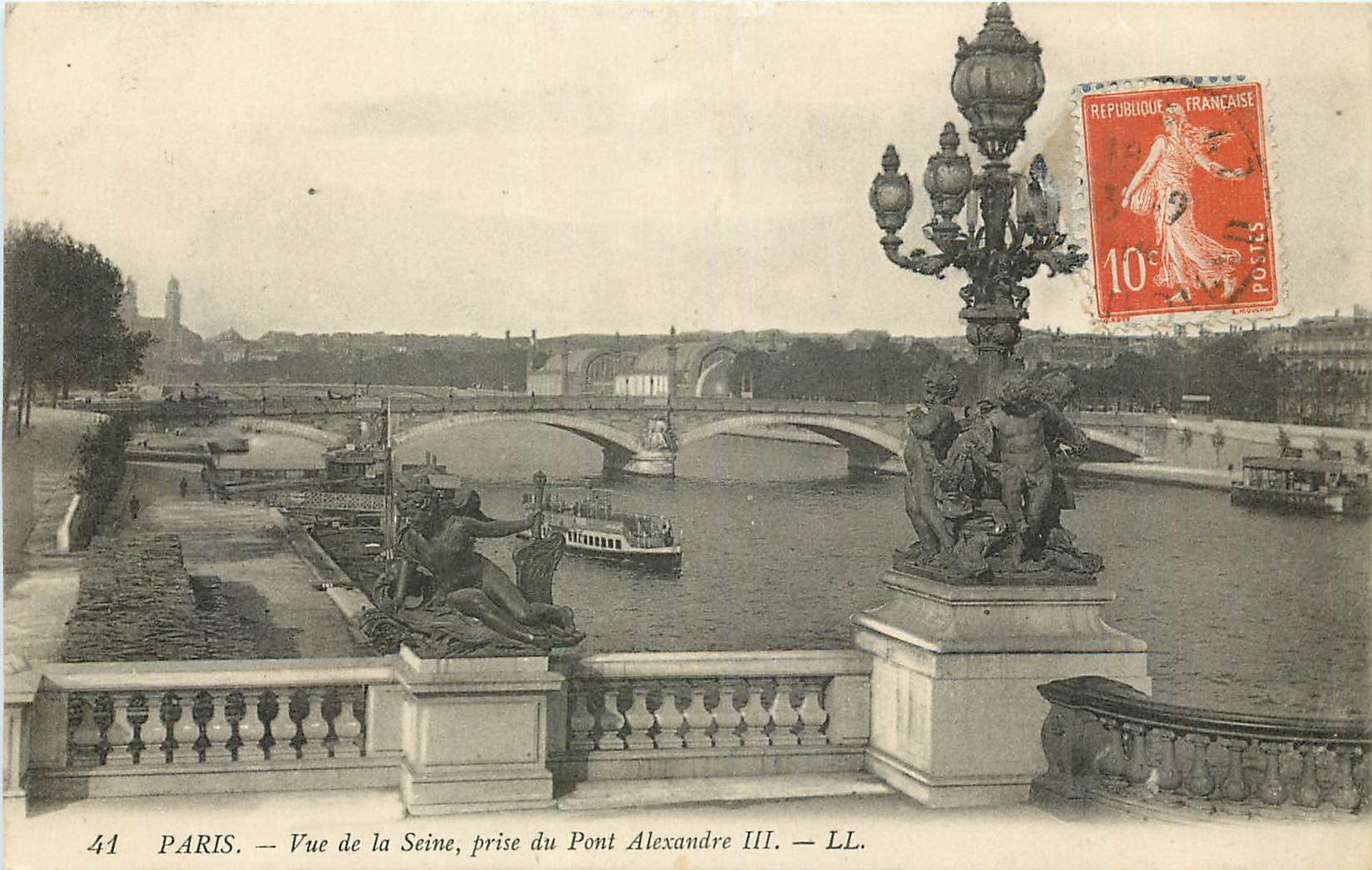 CPA Paris vue de la Seine prise du Pont Alexandre III 