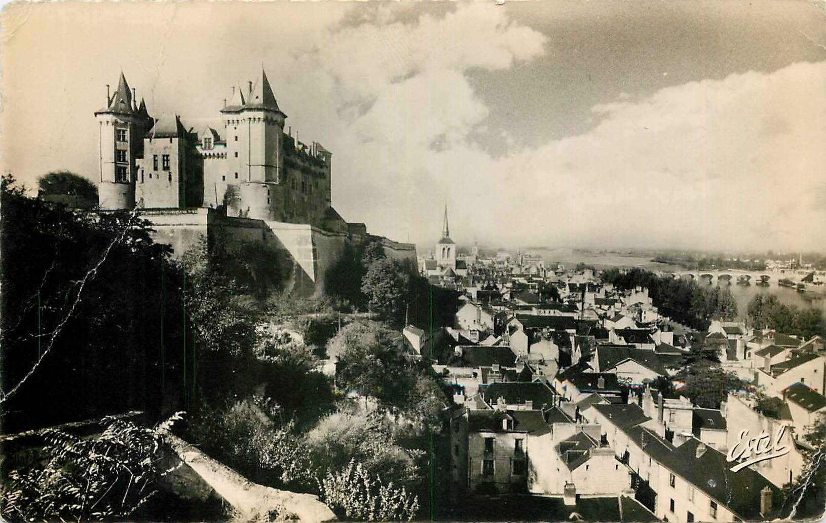CPA Saumur le Chateau la Ville et la Loire 
