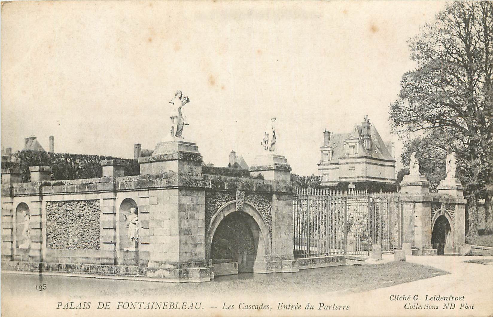 Palast von Fontainebleau — Die Cascaden, Eingang zum Parterre — Foto von G. Leidenfrost