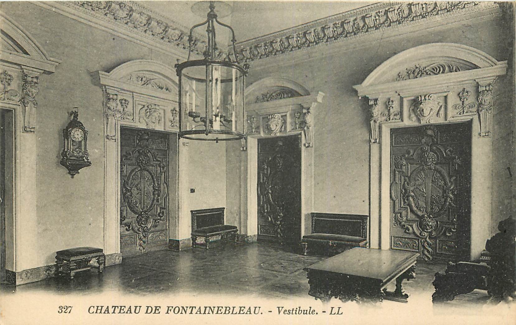 Château de Fontainebleau — Vestibule — LL