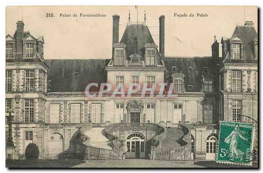 CPA Palais de Fontainebleau facade du Palais 