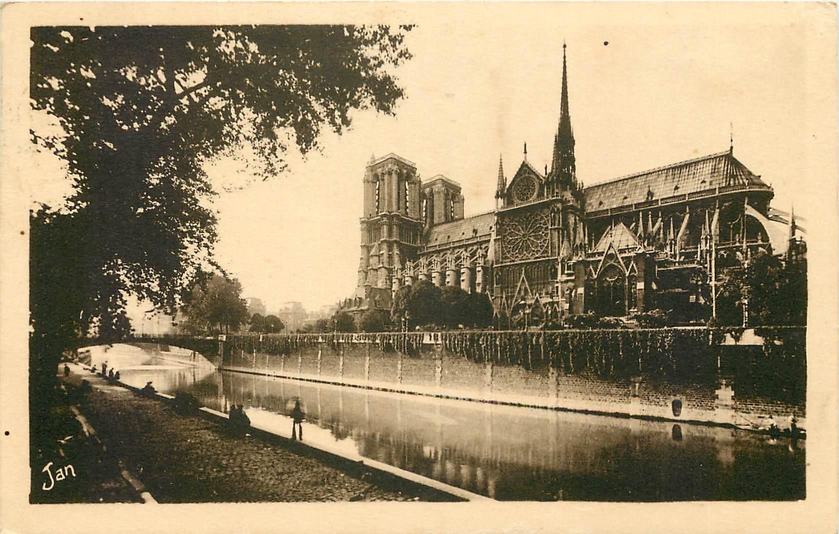 CPA Paris la Seine vue sur la Cathedrale 