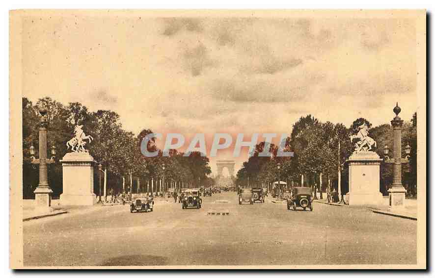 CPA Paris l'Avenue des Champs Elysees 