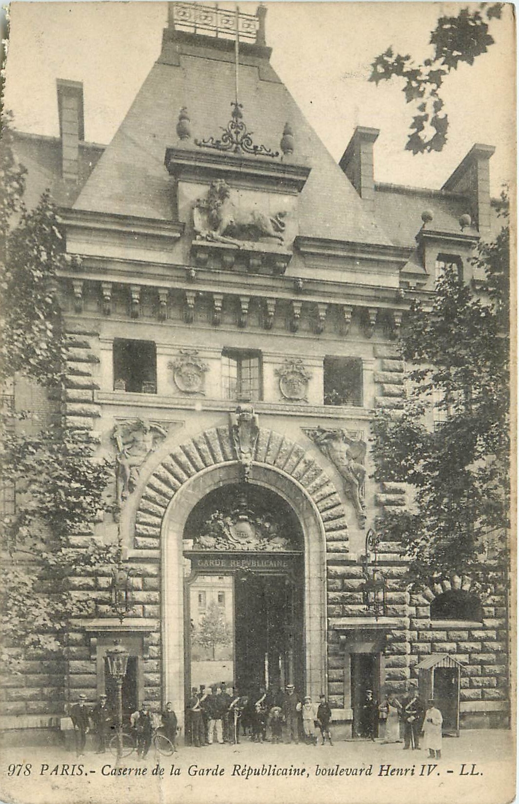 CPA Paris Caserne de la Garde Republique boulevard Henri IV 