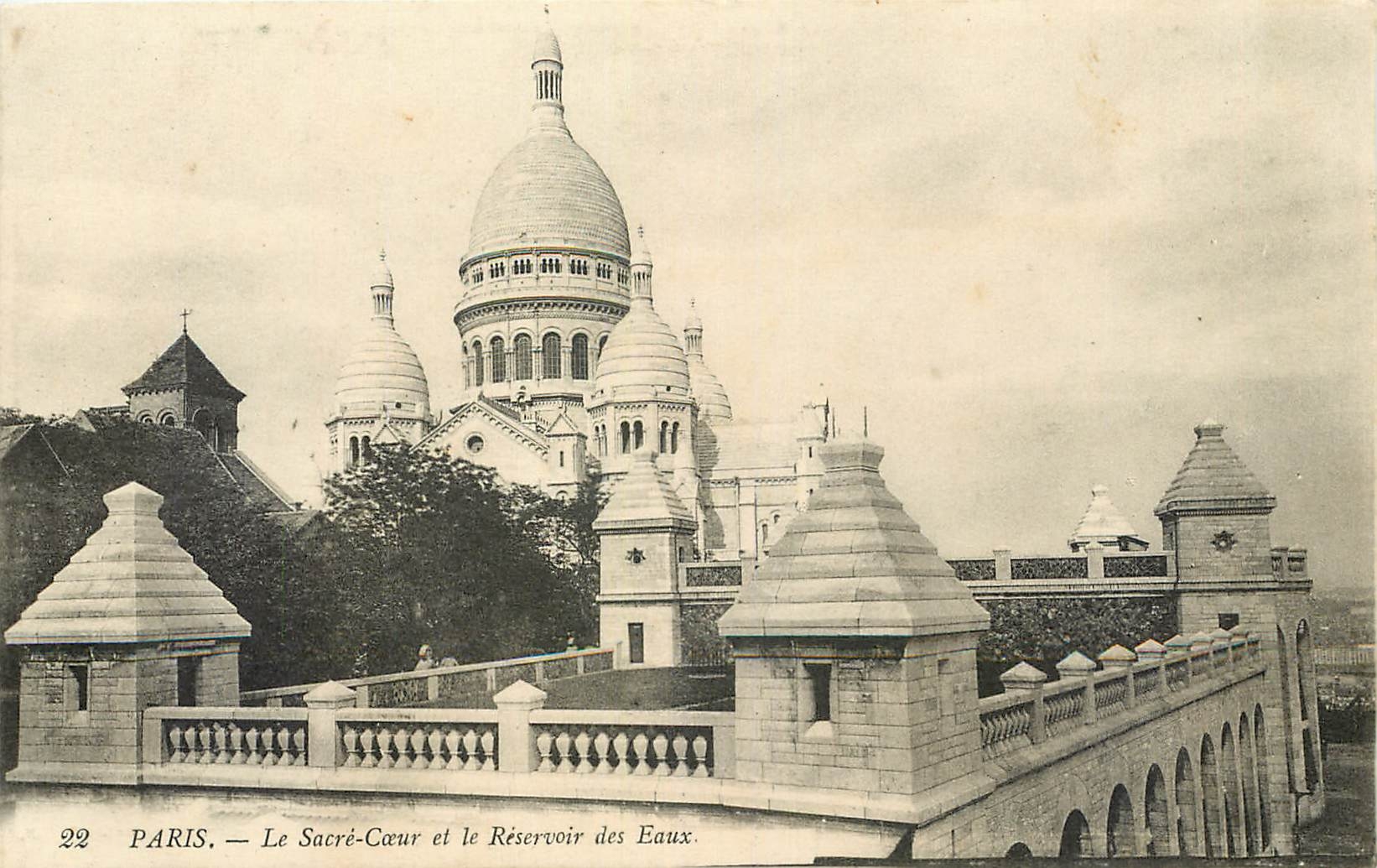 CPA Paris le Sacre Coeur et le Reservior des Eaux 