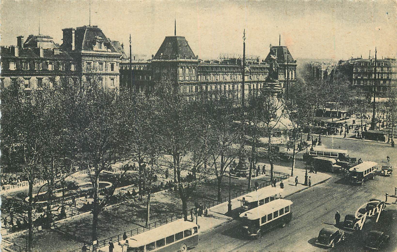 CPA Paris et ses merveilles place de la Republique 