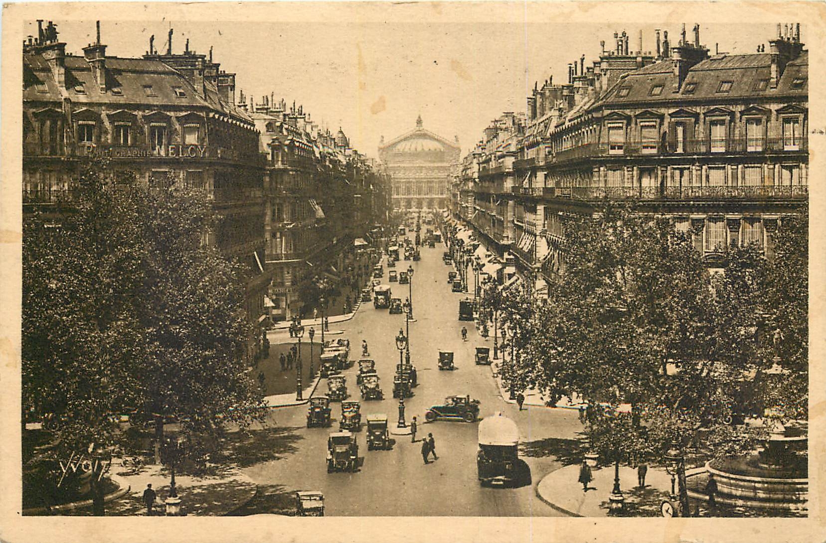 CPA Paris en flanant Avenue de l'Opera 