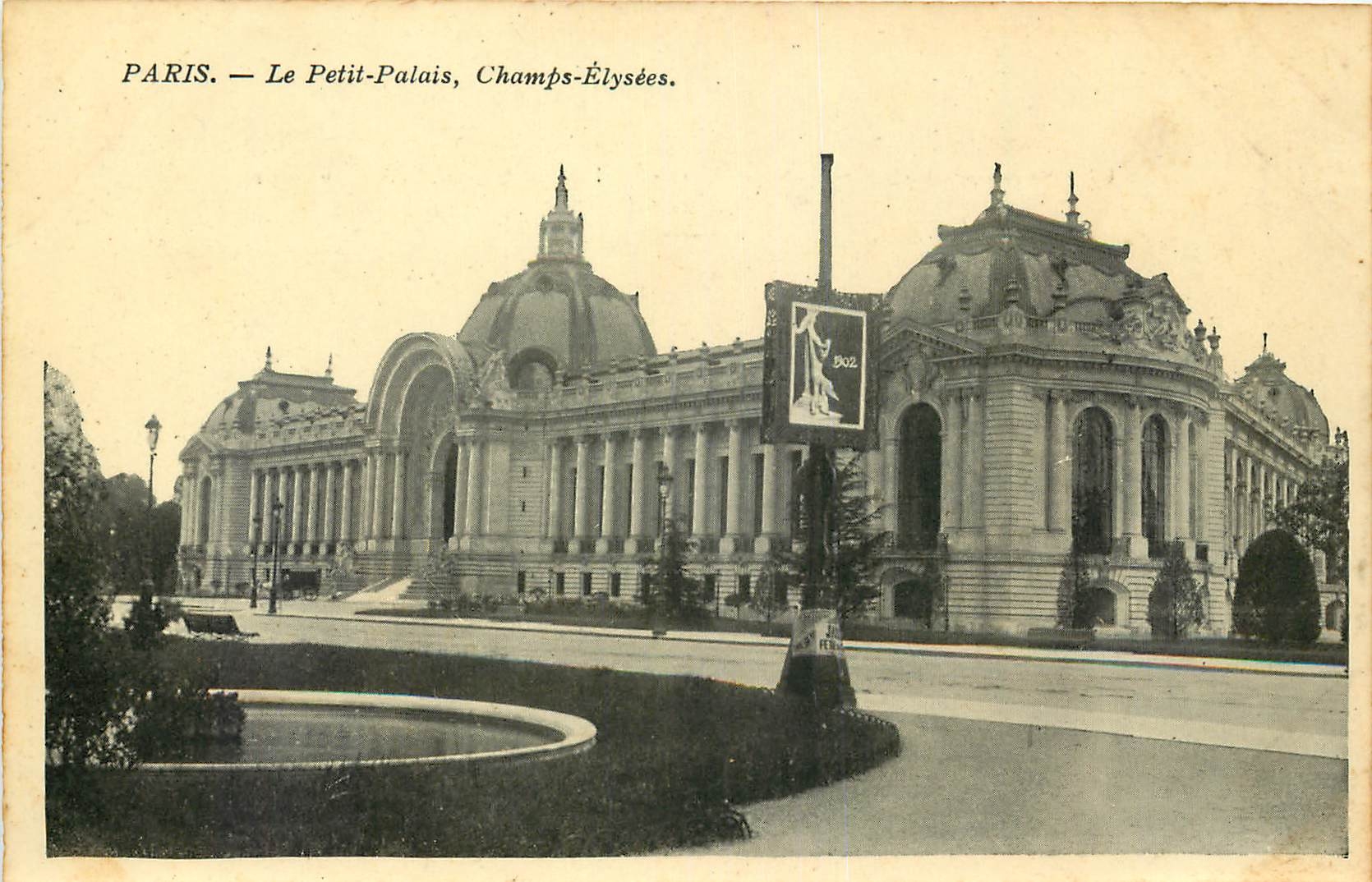 CPA Paris le petit Palais Champs Elysees 