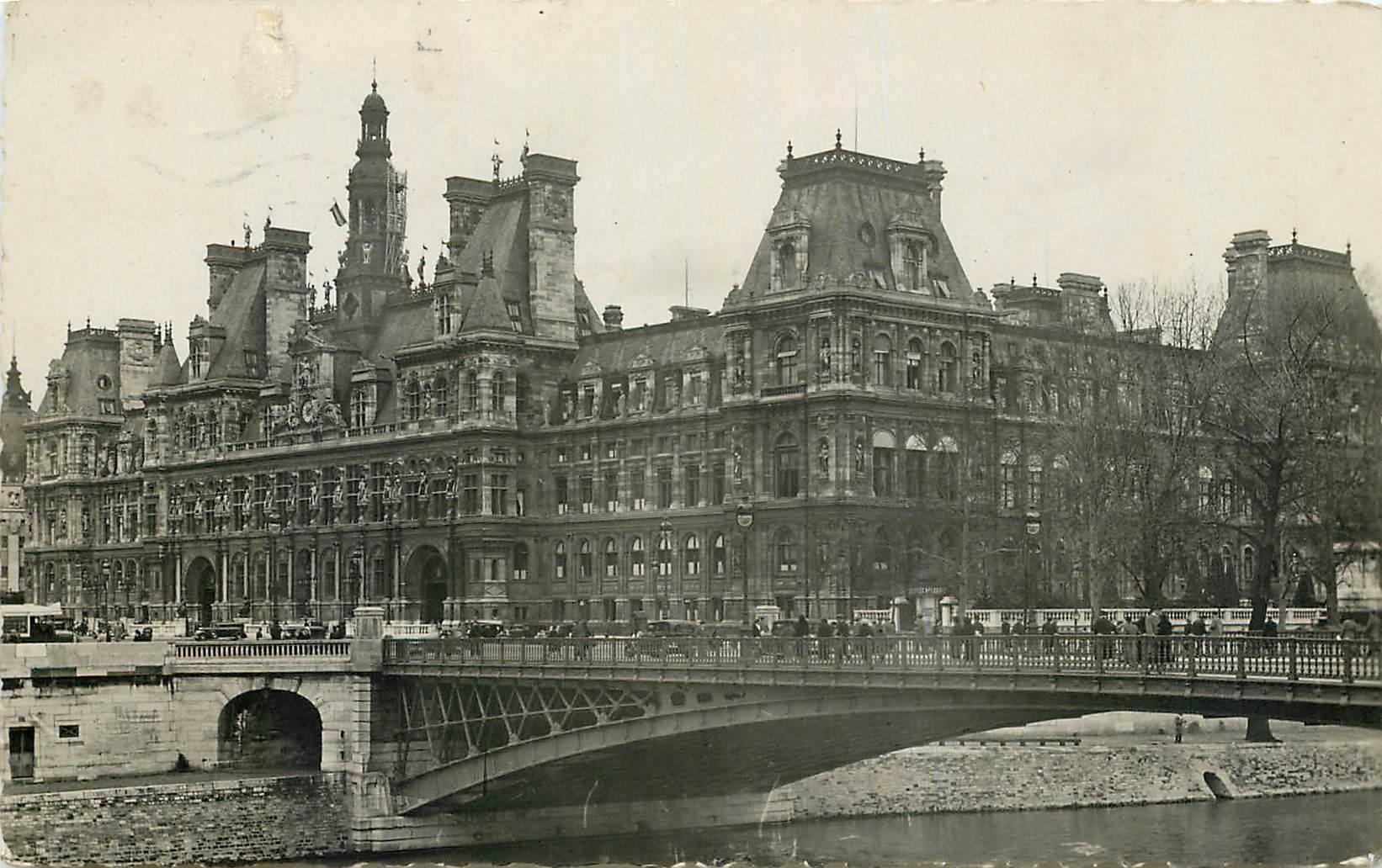 CPA Paris l'Hotel de Ville et le Pont 