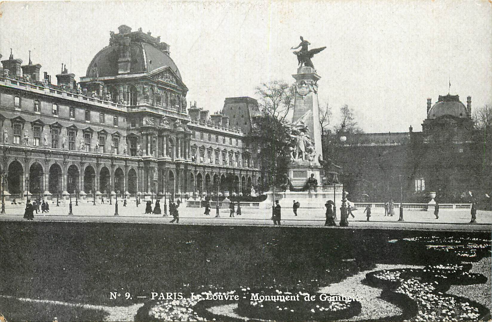 CPA Paris le Louvre Monument de Gambetta 