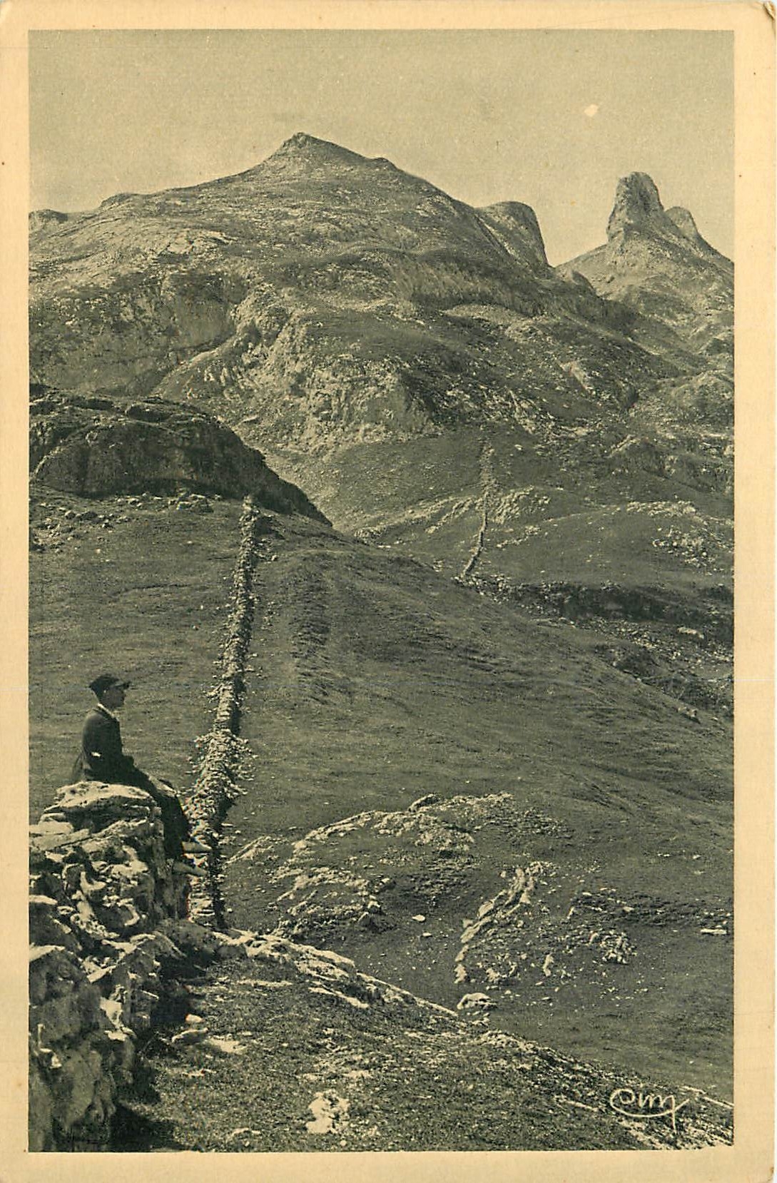 Les Pyrénées — Frontière France-Espagne au Col du Pourtalet — Éditeur Heliochrom L'ombrier Macón