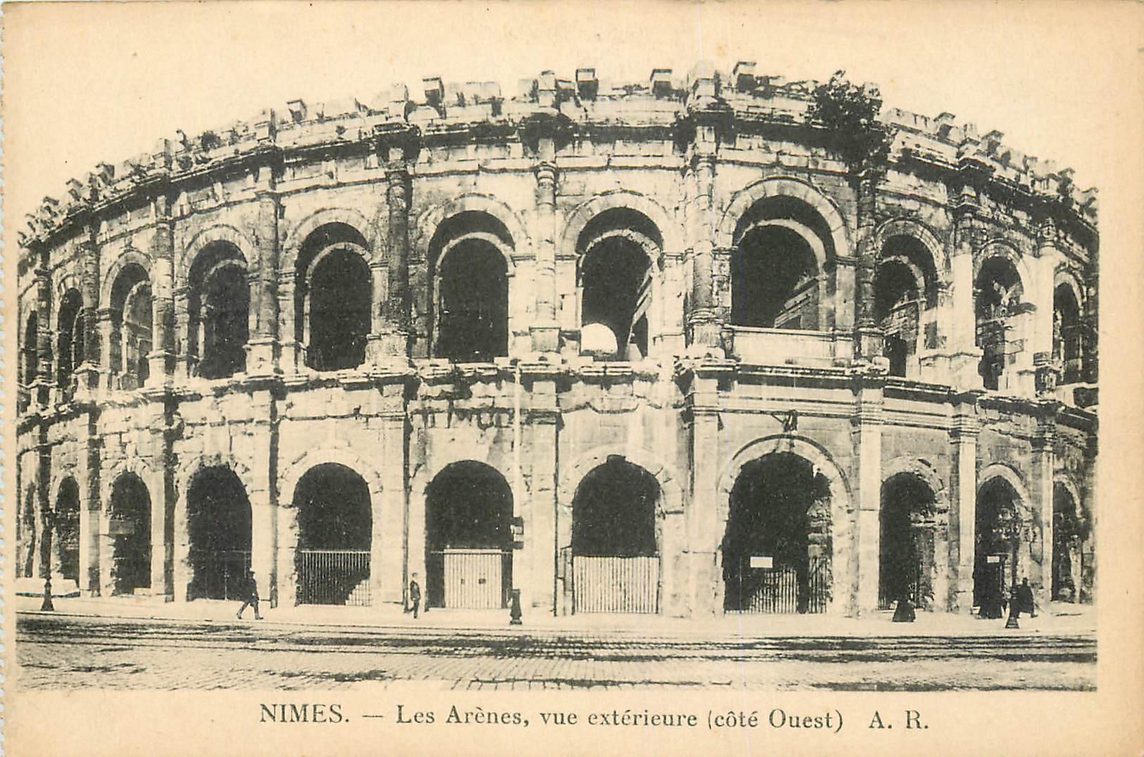 Nîmes — Les Arènes, äußere Ansicht (Westseite) — A. R.