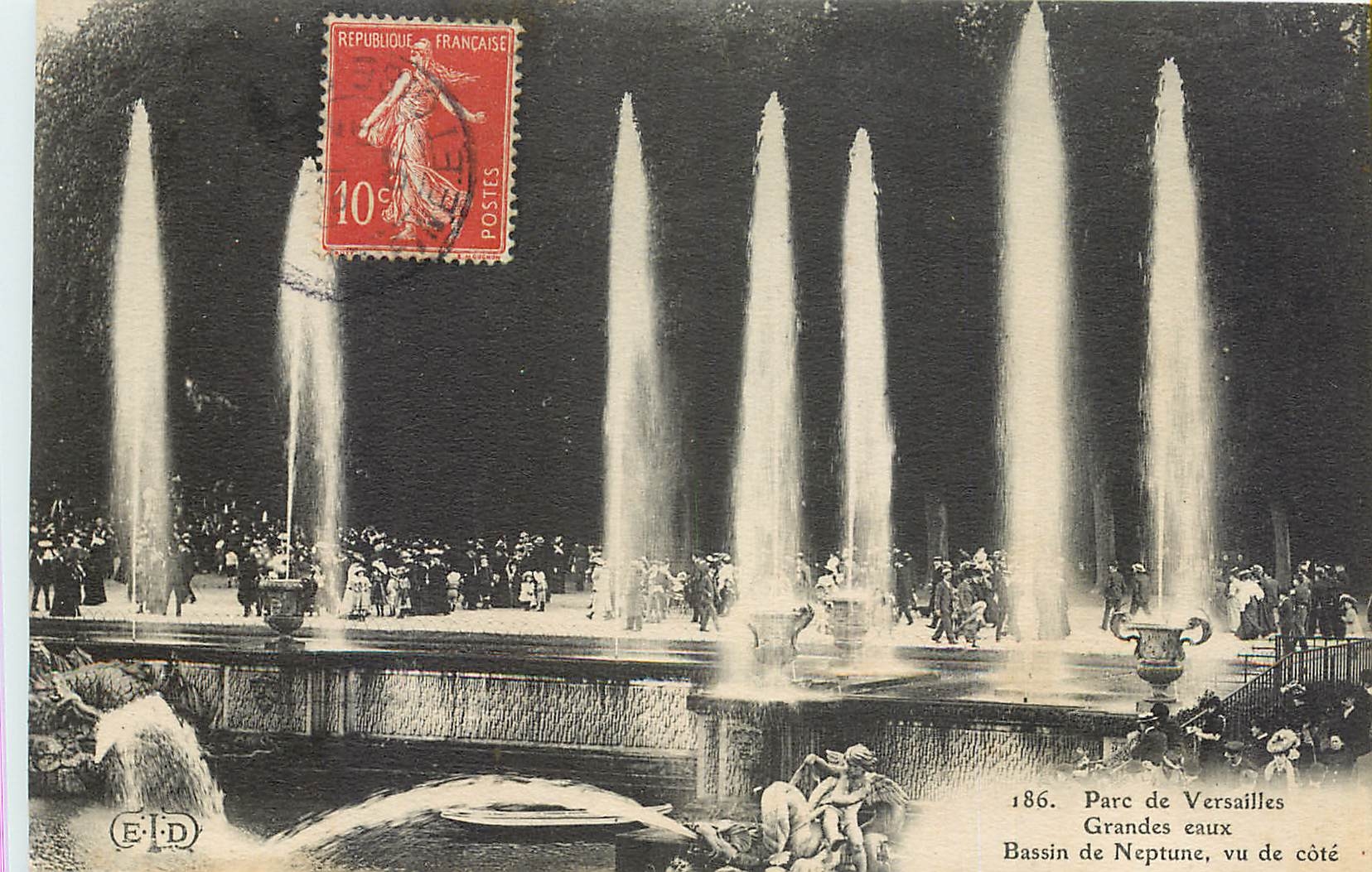 CPA Parc de Versailles Grandes eaux Bassin de Neptune vu de cote 