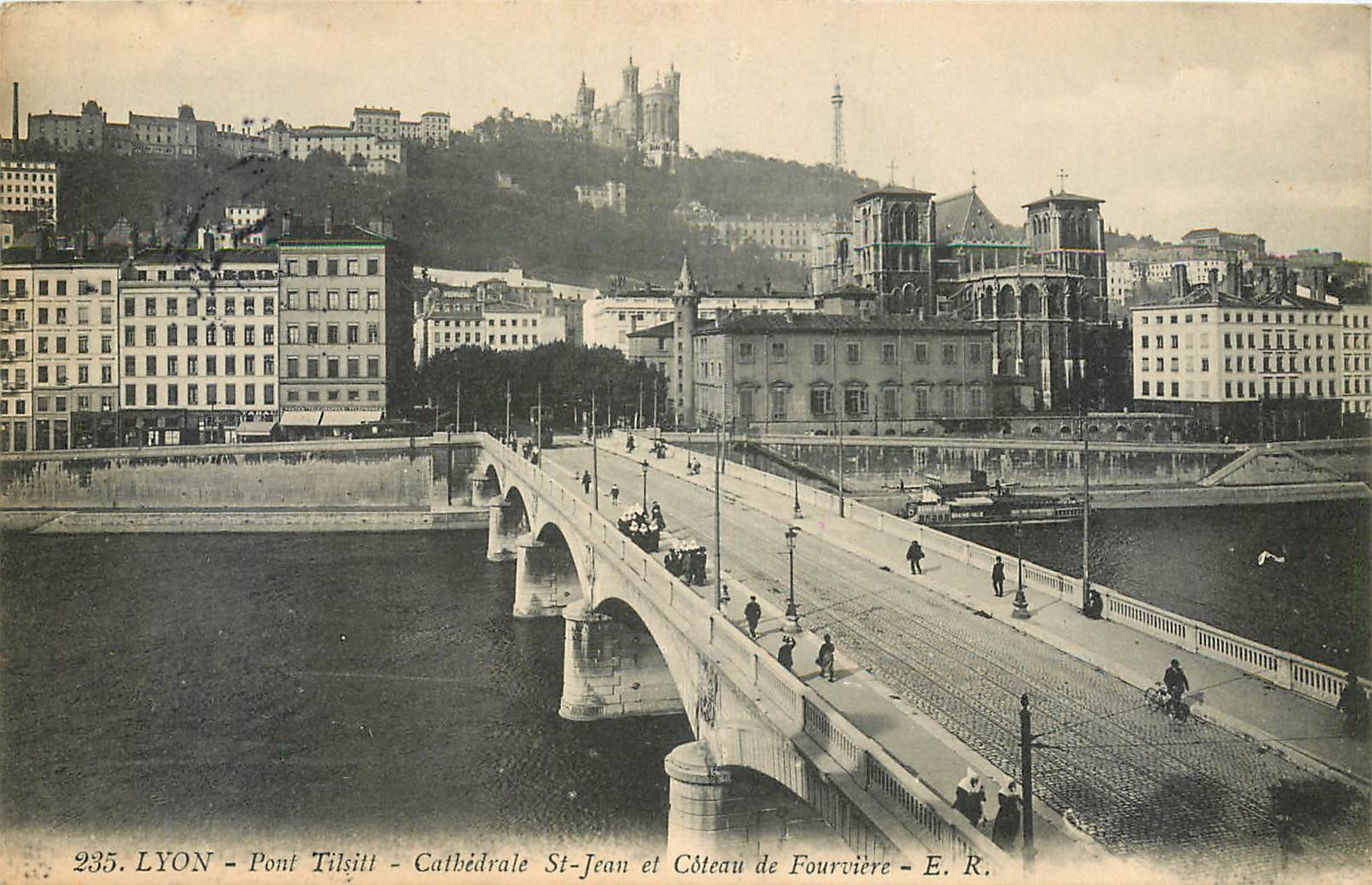 CPA Lyon Pont Tilsitt Cathedrale St Jean et Coteau de Fourviere 