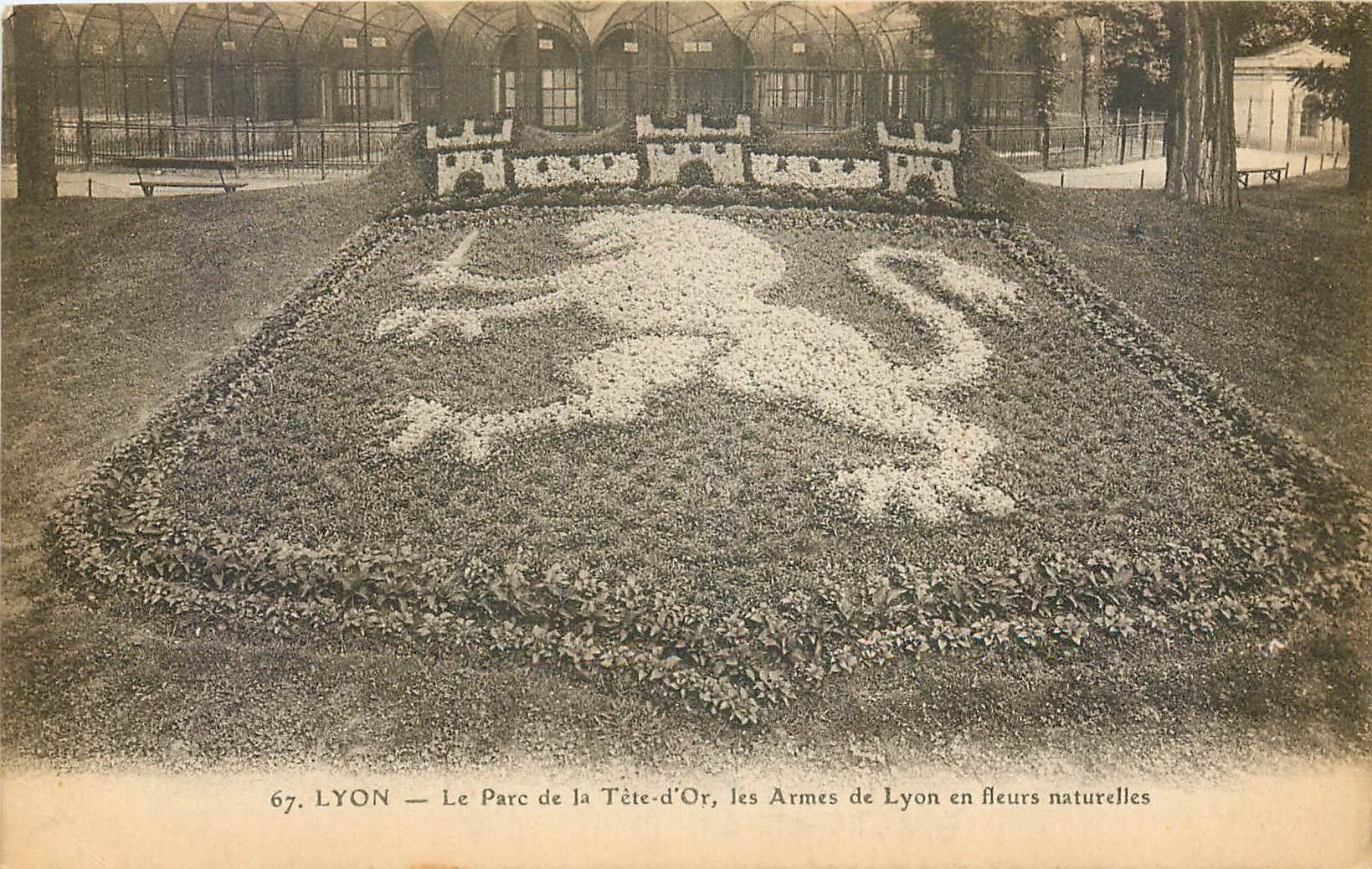 CPA Lyon Le Parc de la Tete d'Or les Armes de Lyon en fleurs naturelles 