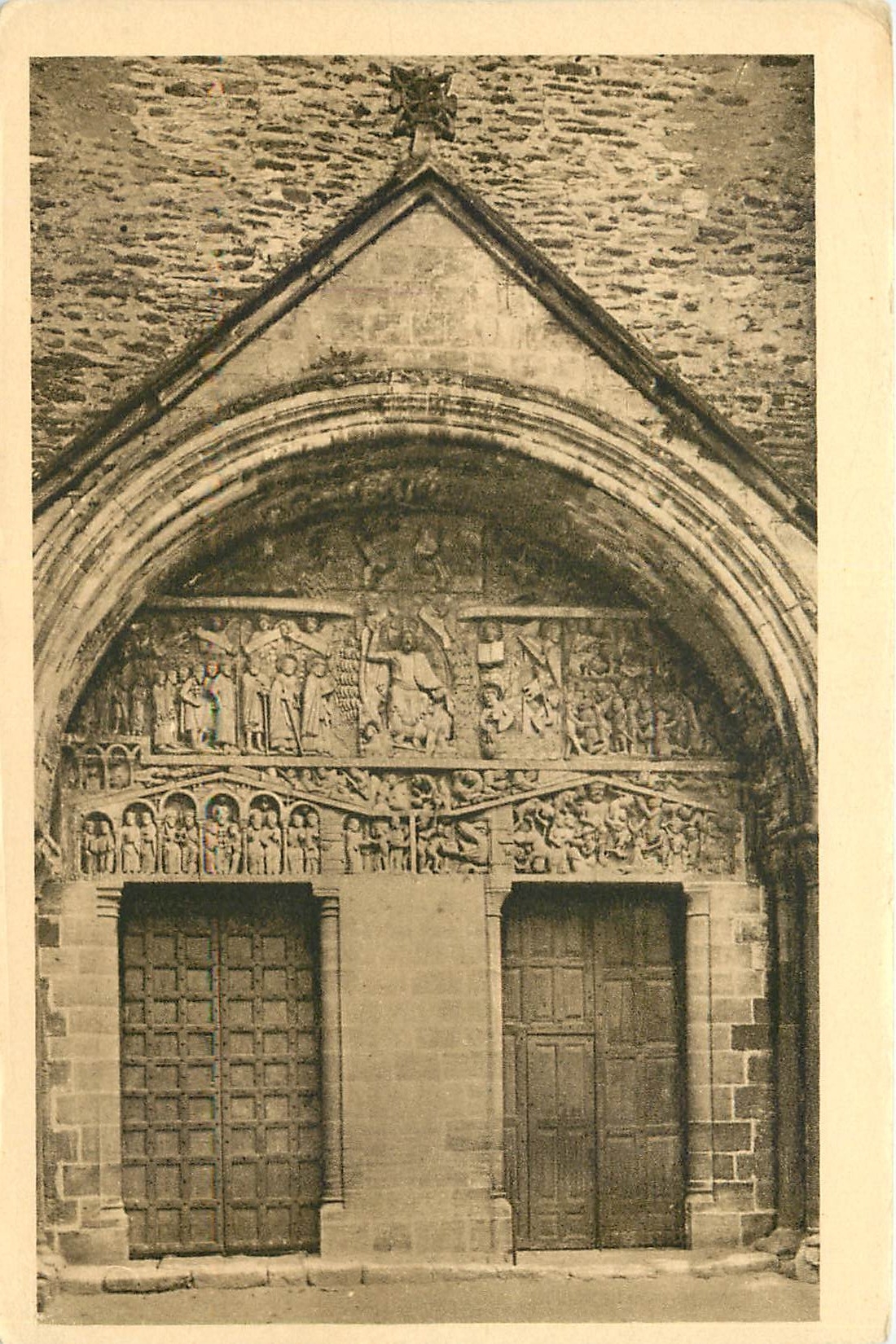 CPA L'Aveyron Conques Eglise Sainte Foy Le Portail 