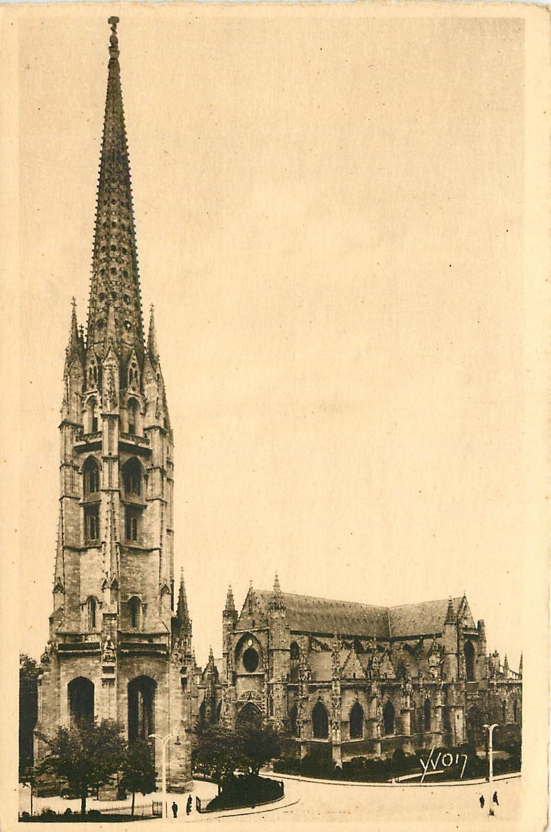CPA La Douce France Bordeaux Gironde Tour Saint Michel 