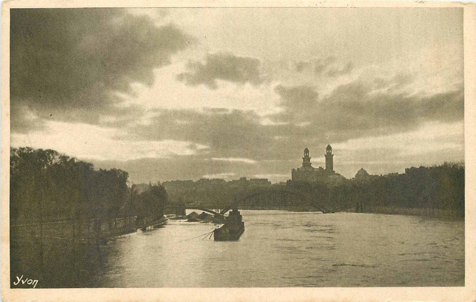 CPA Paris Artistique la Seine et le Trocadeo vue prise du Pont de l'Alma 
