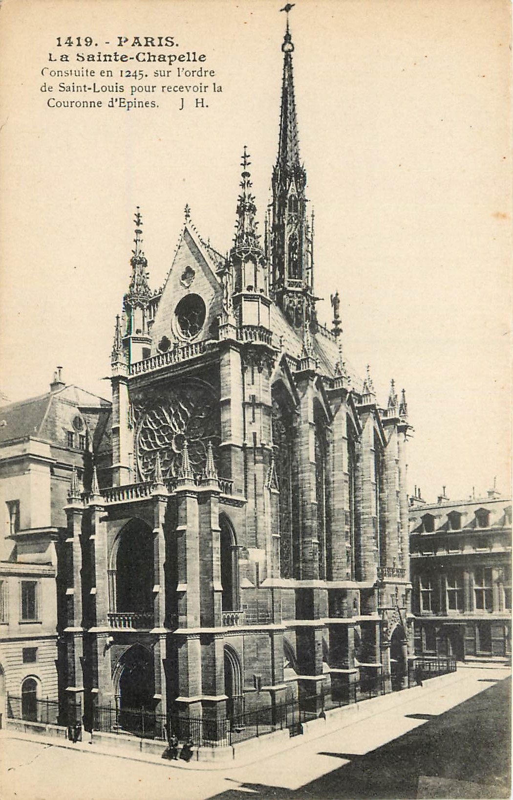 CPA Paris la Sainte Chapelle construit en 1245 sur l'ordre de Saint Louis pour recevoir la Couronne 