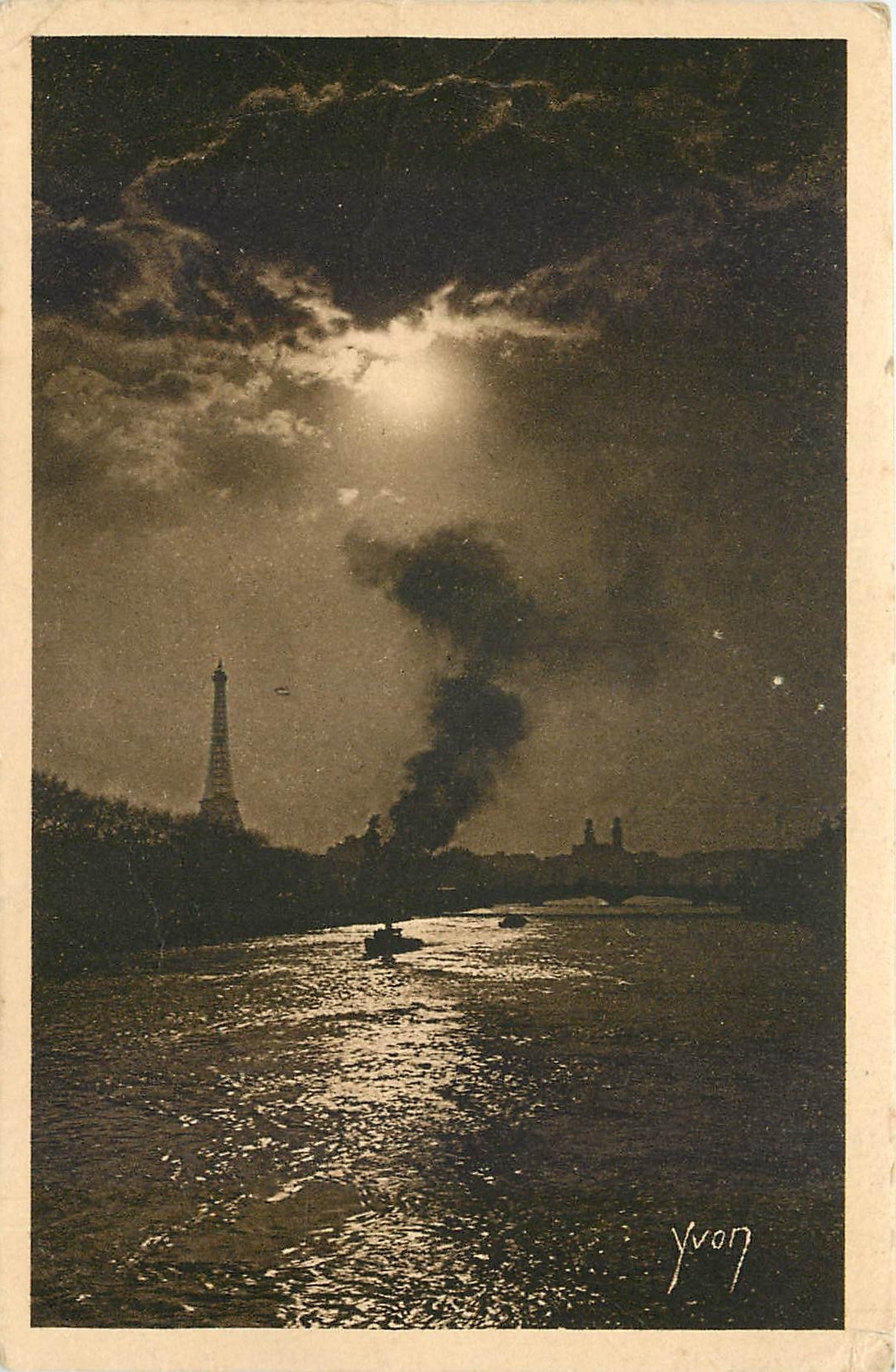 CPA Paris en Flanant lune sur la Seine Tour Eiffel