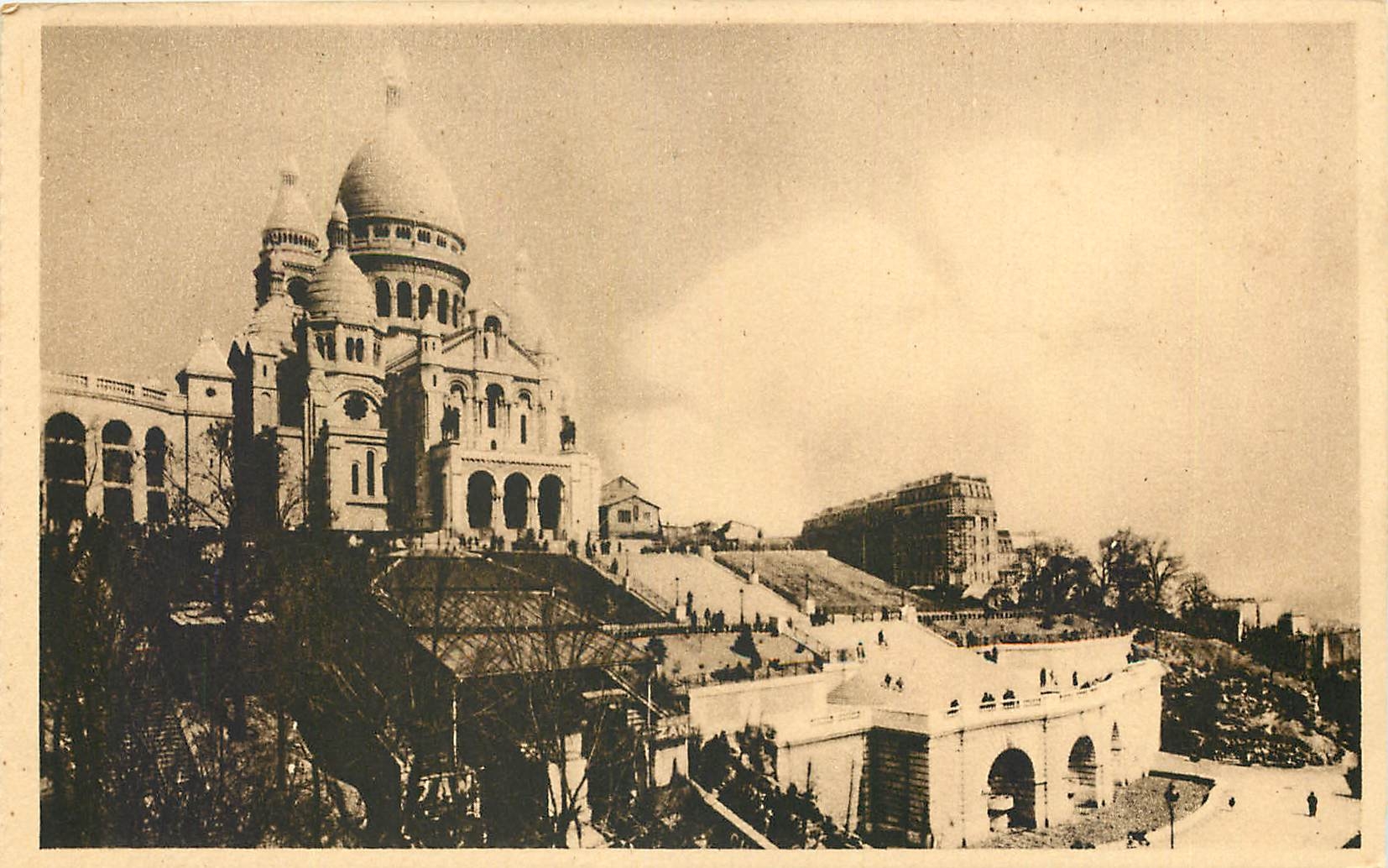 CPA Paris le Sacre Coeur Abadie et Magne Arch 