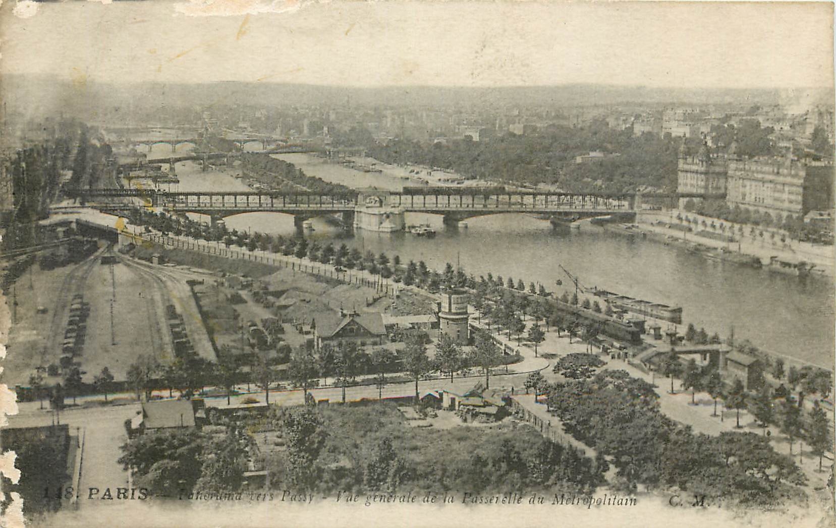 CPA Paris vue generale de la Passerelle 