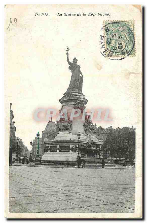 CPA Paris la Statue de la Republique 