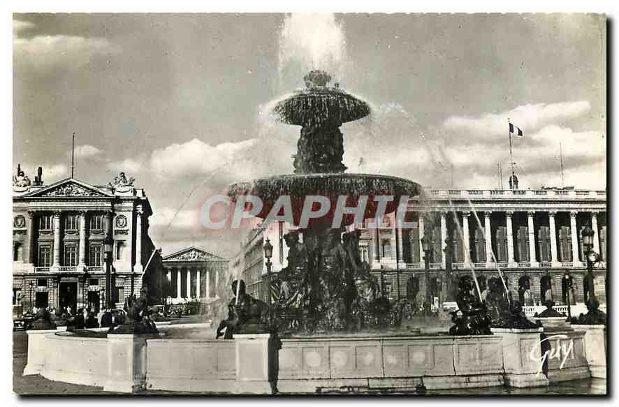 CPA Paris et ses Merveilles Fontaine de la Place de la Concorde a Gauche l'Hotel Crillon au fond l'e