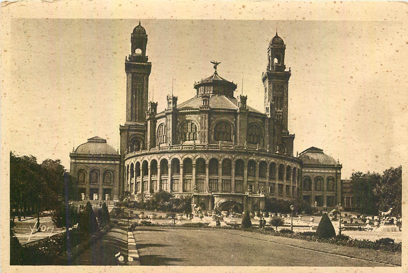 CPA Paris en Flanant le Palais du Trocadero 
