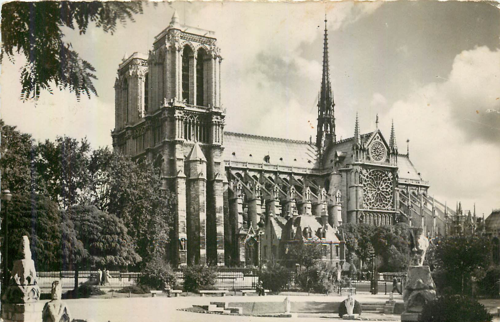 CPA Paris vue generale de Notre Dame 