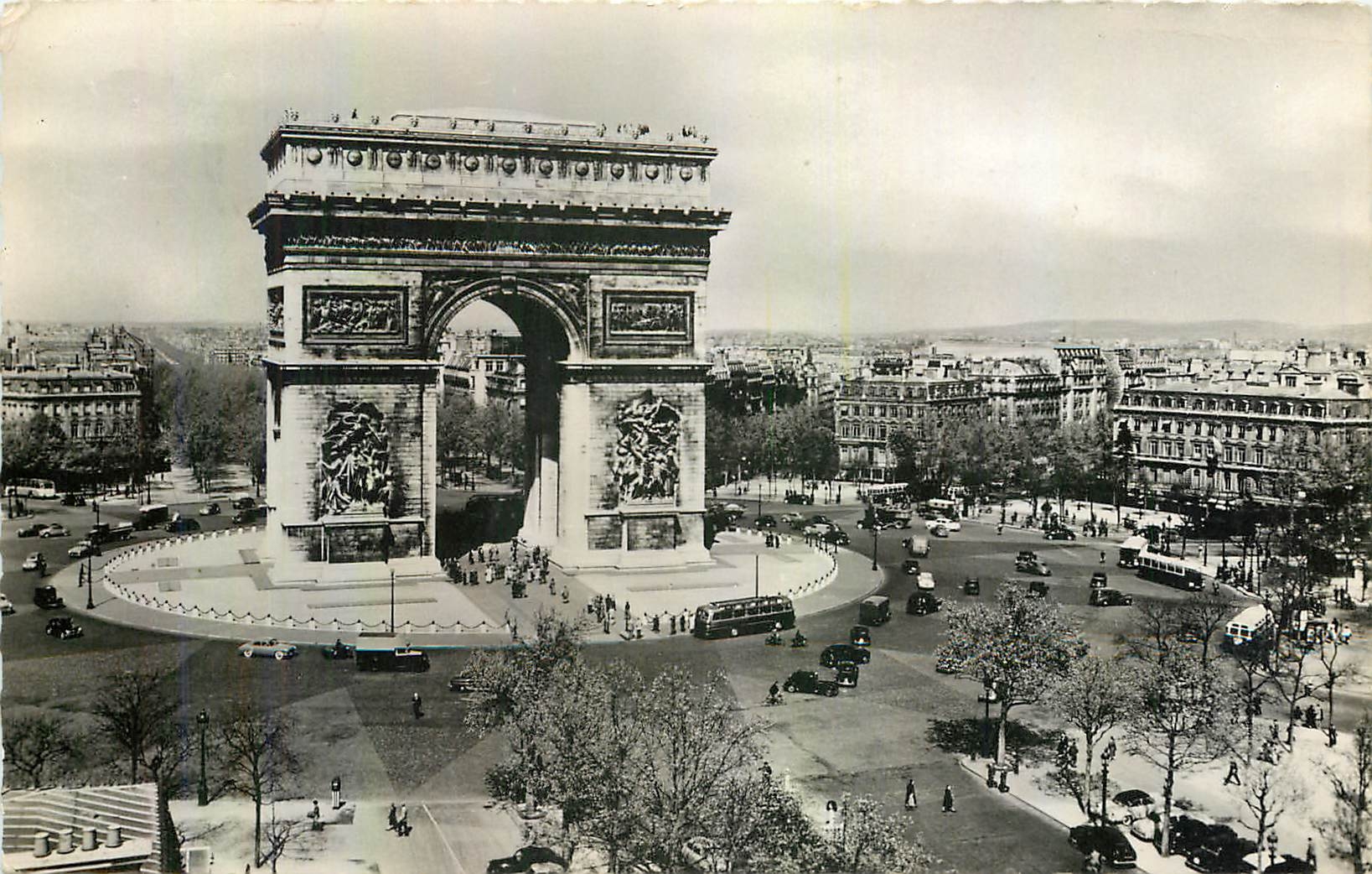 CPA Paris Arc de Triomphe Place de l'Etoile 