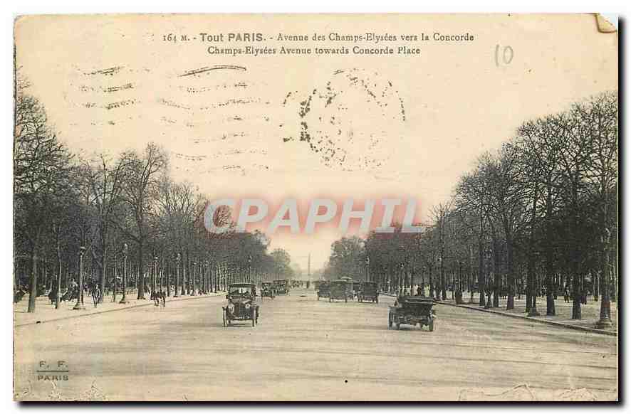 CPA Tout Paris Avenue des Champs Elyees vers la Concorde 
