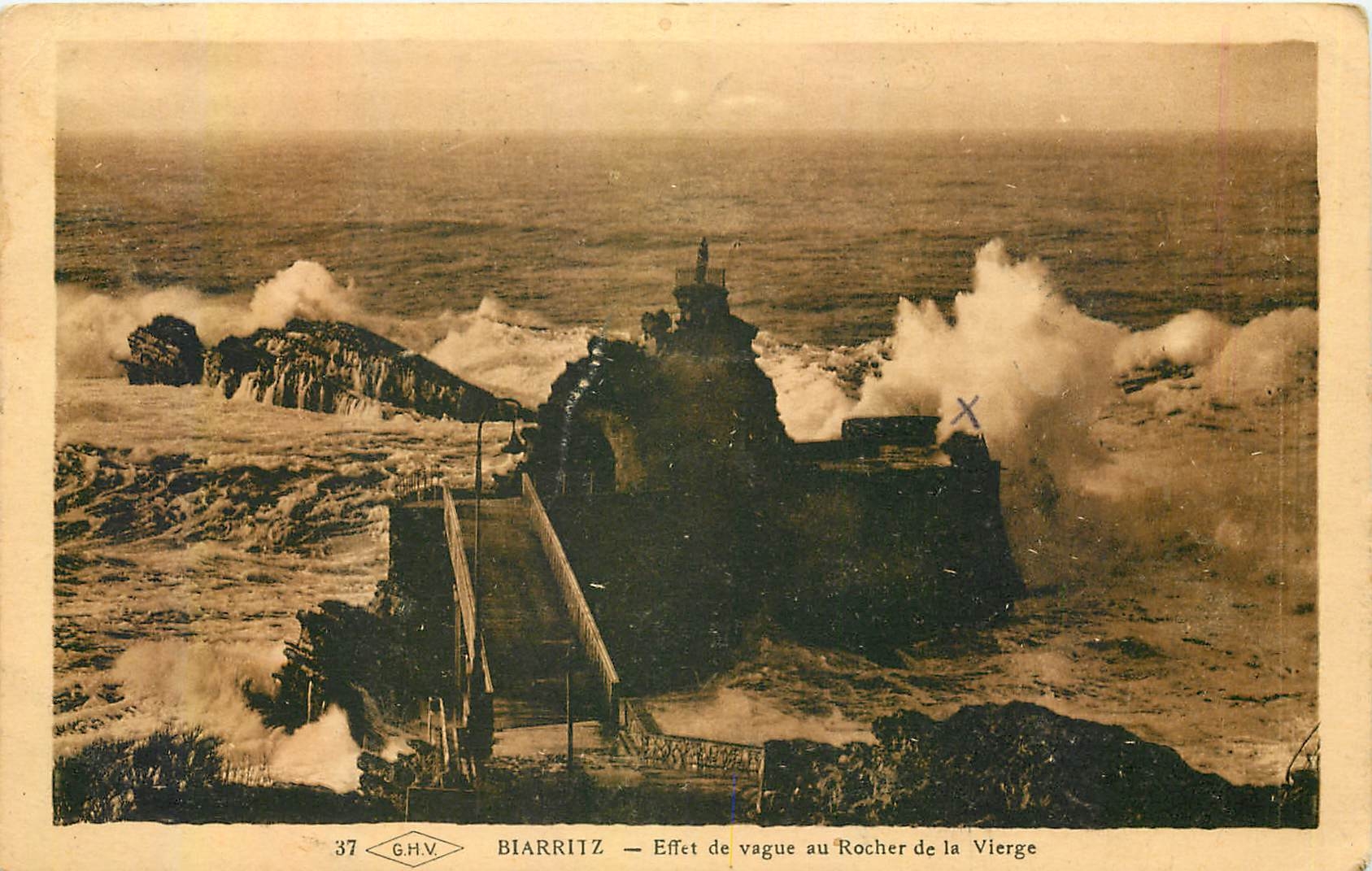 Biarritz — Effet de vague au Rocher de la Vierge — G.H.V. n°37