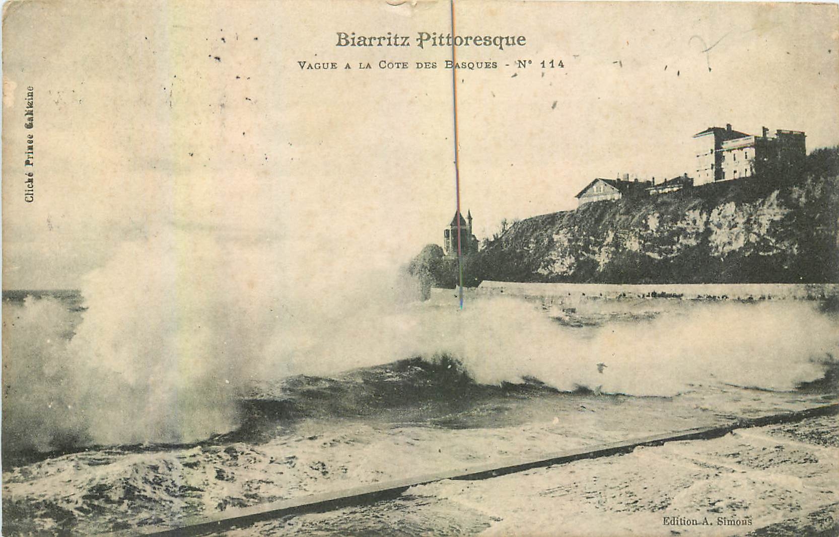 CPA Biarritz Pittoresque Vague a la Cote des Basques 