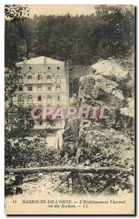 CPA Bagnoles de l'Orne L'Etablissement Thermal vu des Rochers 