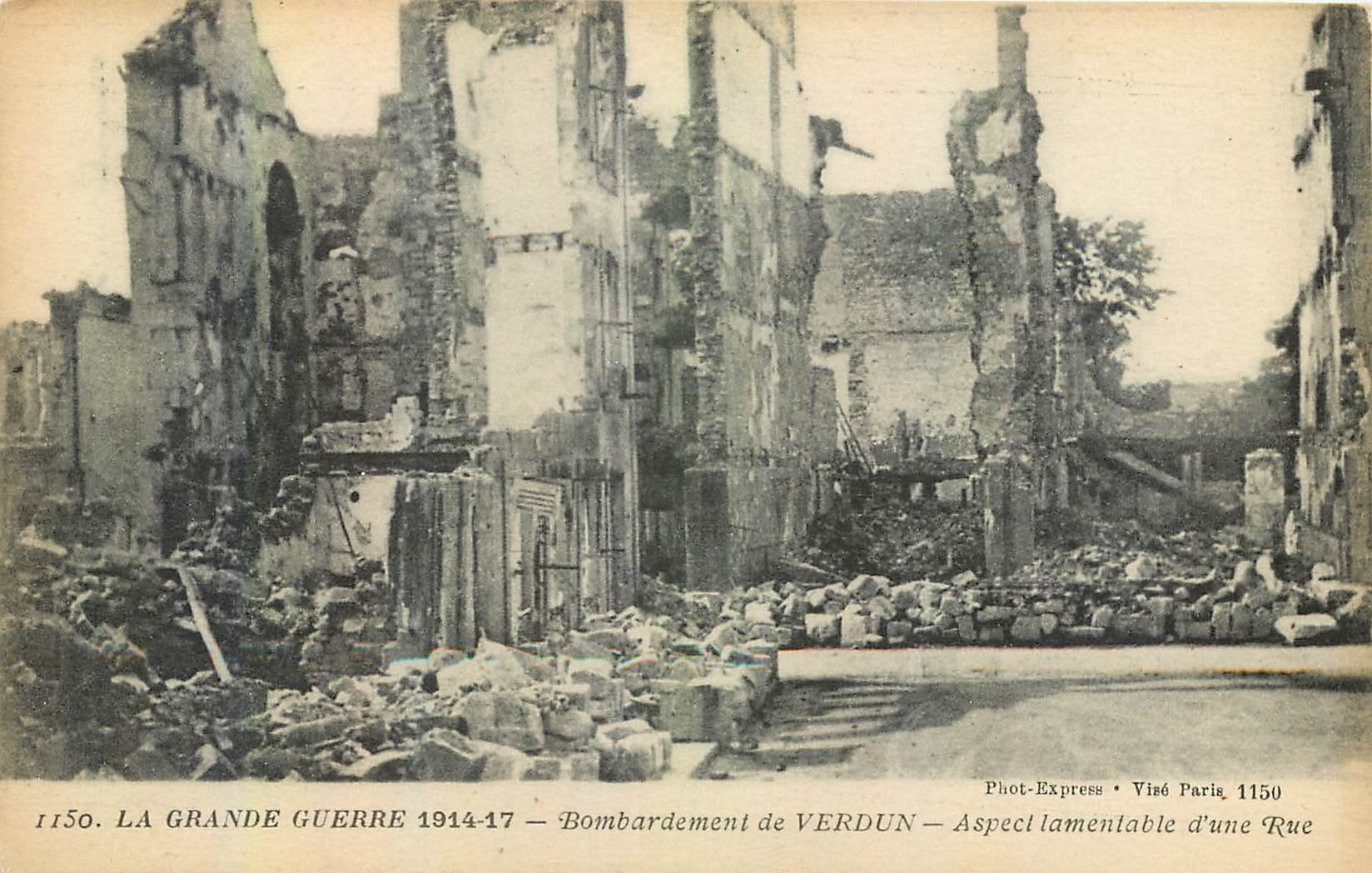 CPA La Grande Guerre 1914-17 Bombardement de Verdun Aspect lamentable d'une Rue 
