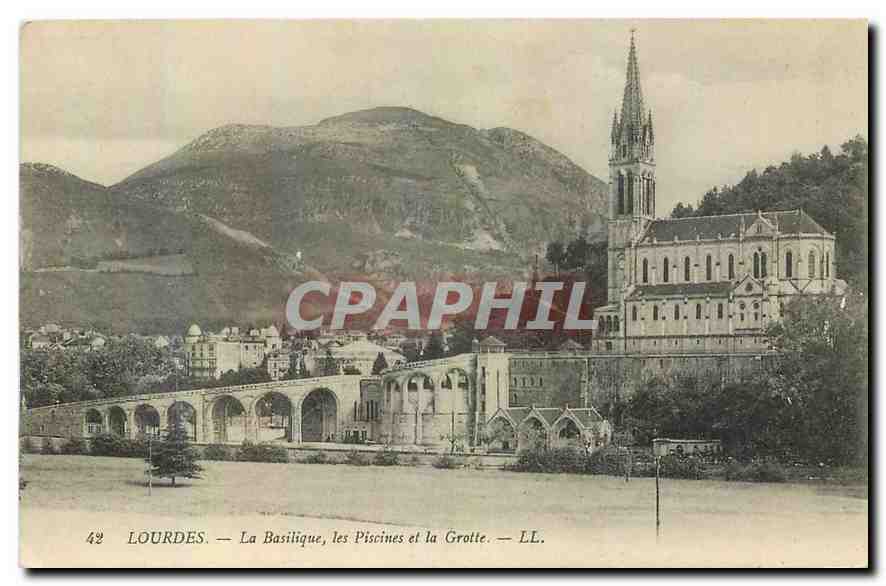 CPA Lourdes La Basilique les Piscines et la Grotte 