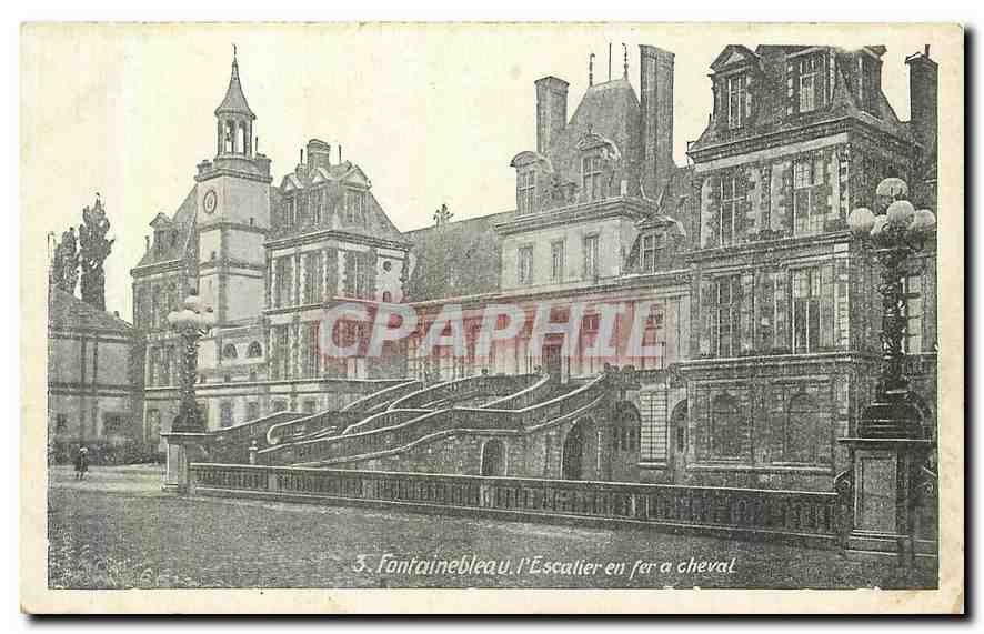 Fontainebleau — L'Escalier en fer à cheval — CPAPHIL