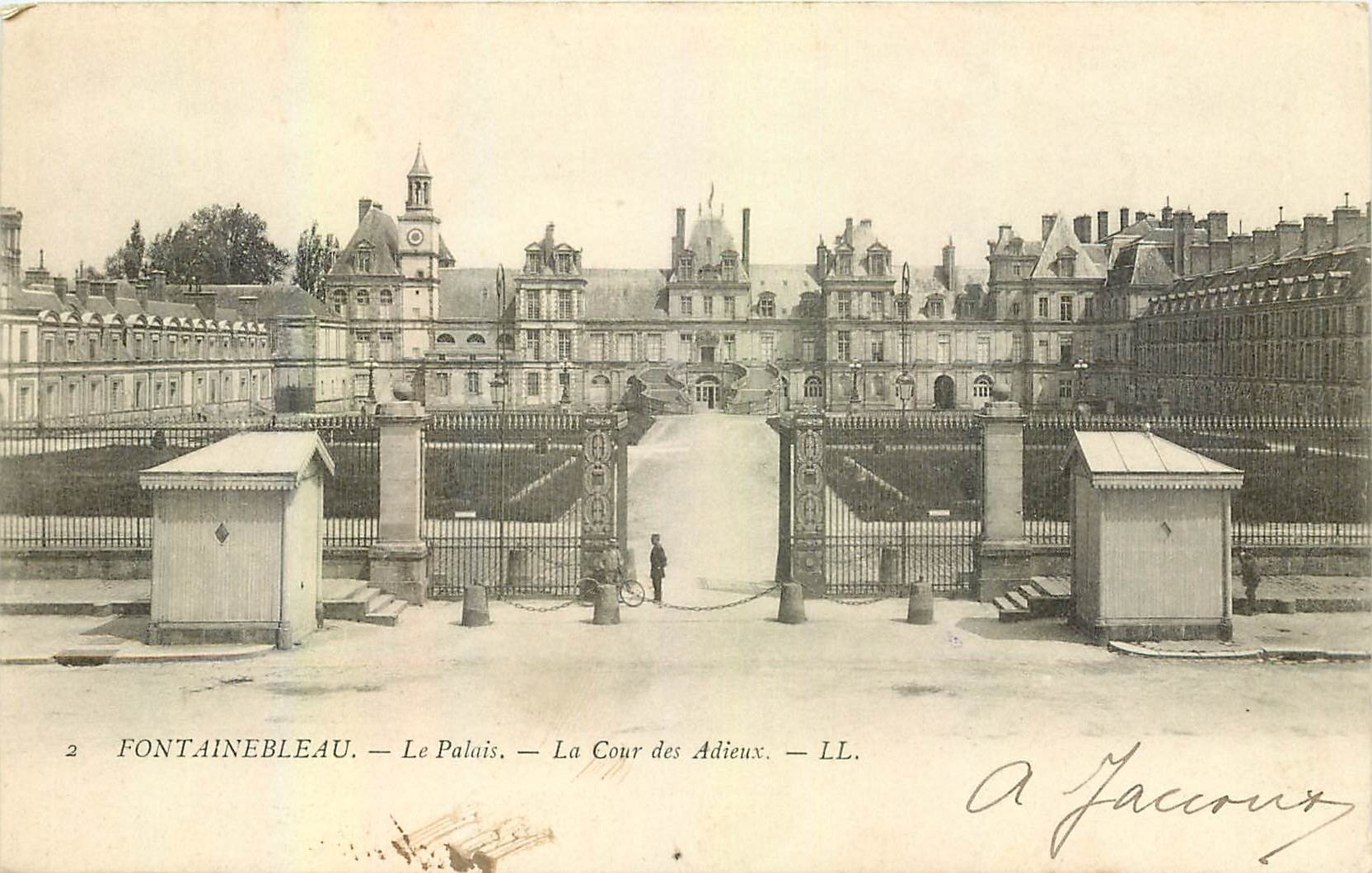 Fontainebleau — Le Palais — La Cour des Adieux — LL.