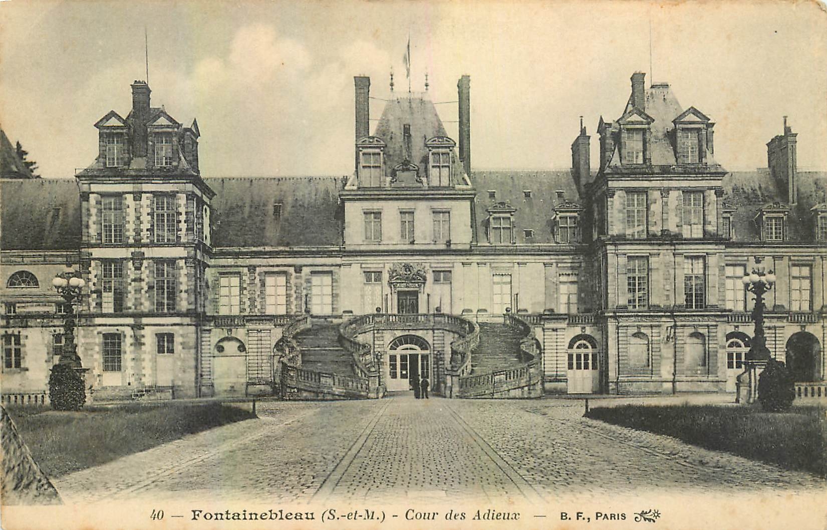 Fontainebleau (S.-et-M.) — Cour des Adieux — B.F., Paris