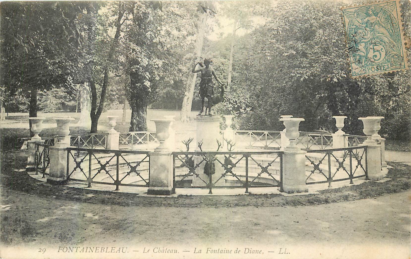 Fontainebleau — Das Schloss — Die Fontaine de Diane — LL