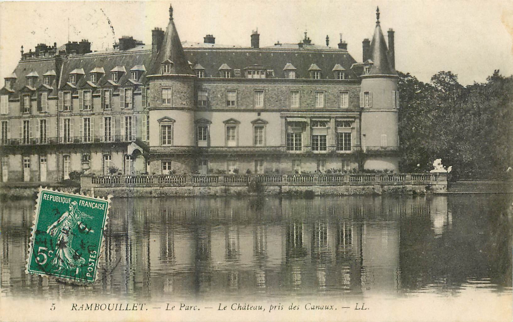 Rambouillet — Le Parc — Le Château, pris des Canaux — LL.