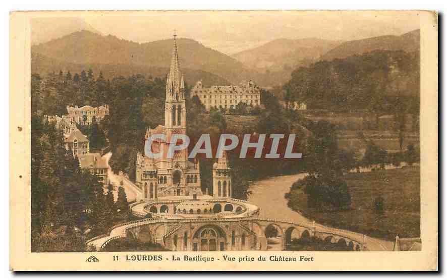 CPA Lourdes La Basilique Vue prise du Chateau Fort 