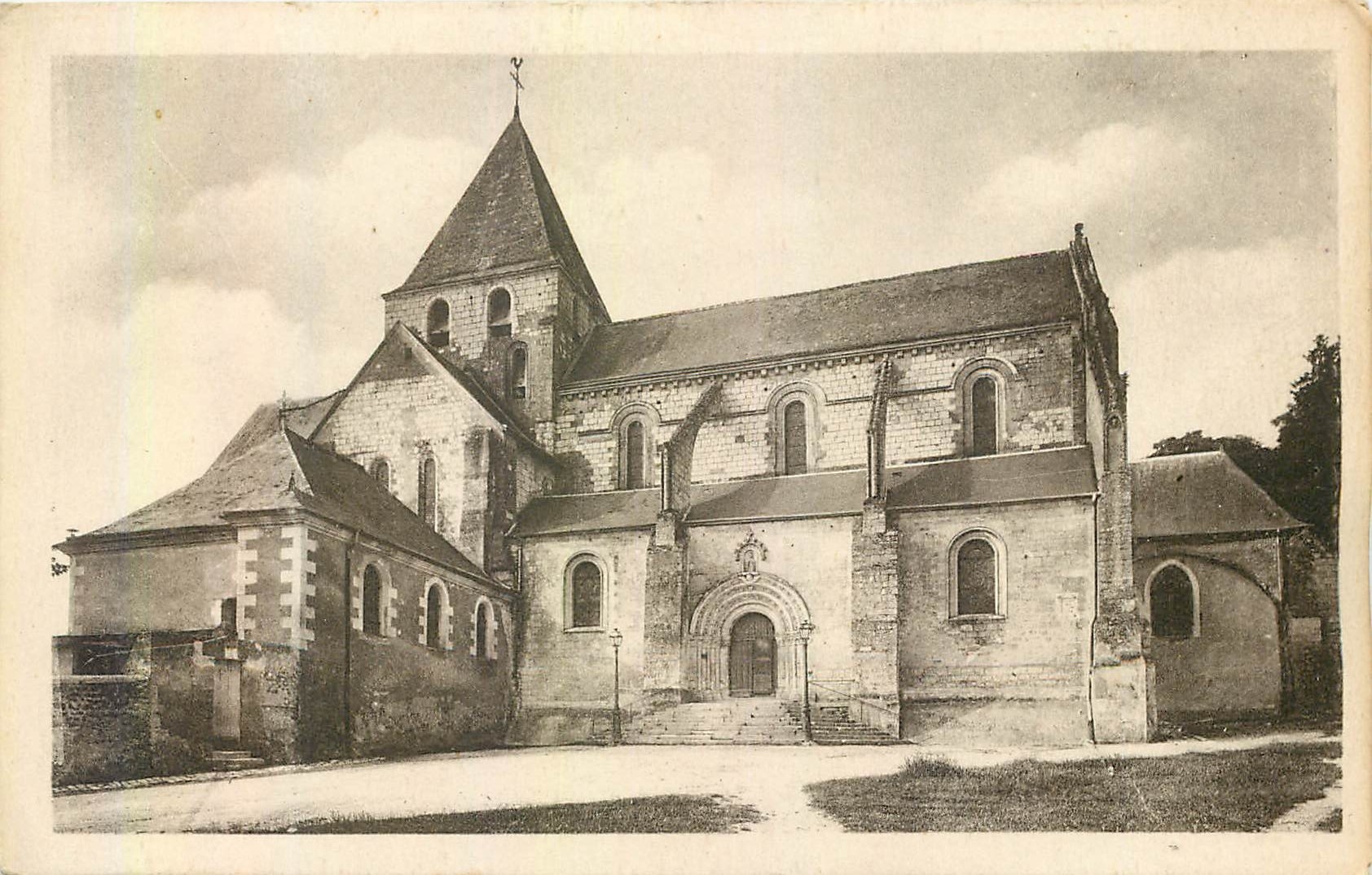 CPA Amboise L'Eglise Saint Denis Cote Nord 