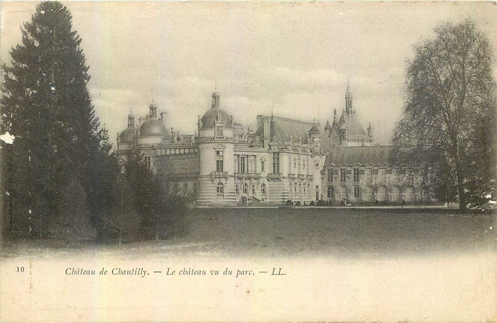 CPA Chateau de Chantilly le chateau vu du parc 