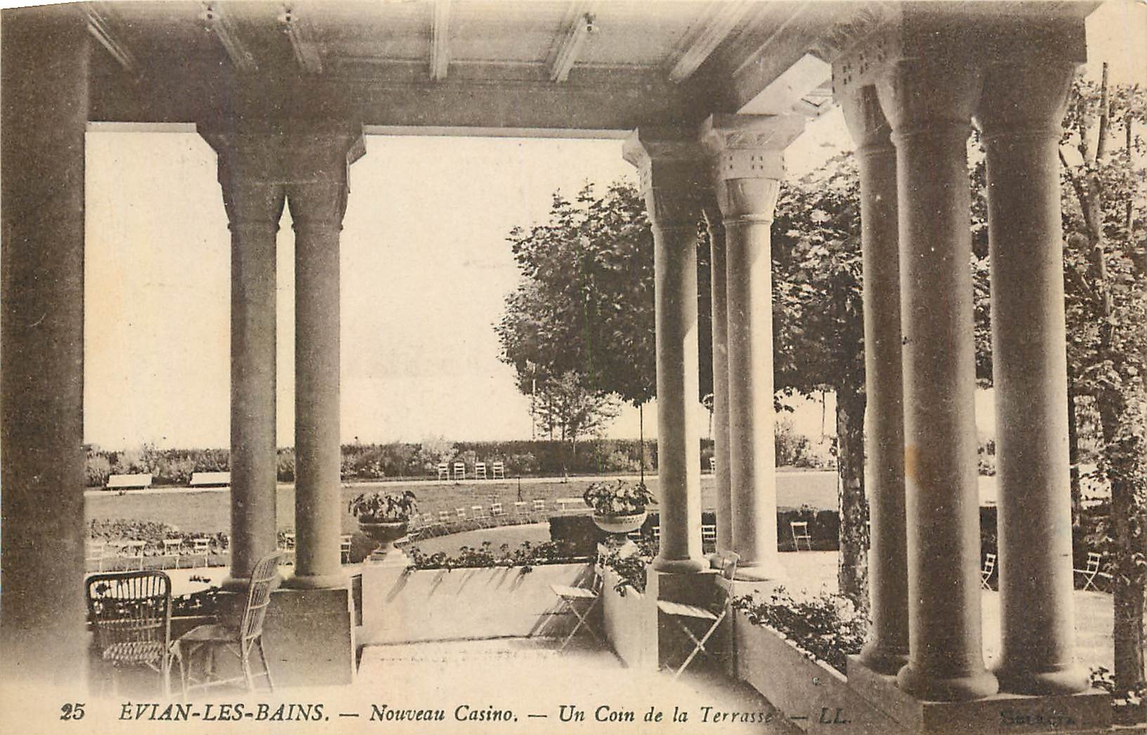 CPA Evian les bains Nouveau Casino Un Coin de la Terrasse 