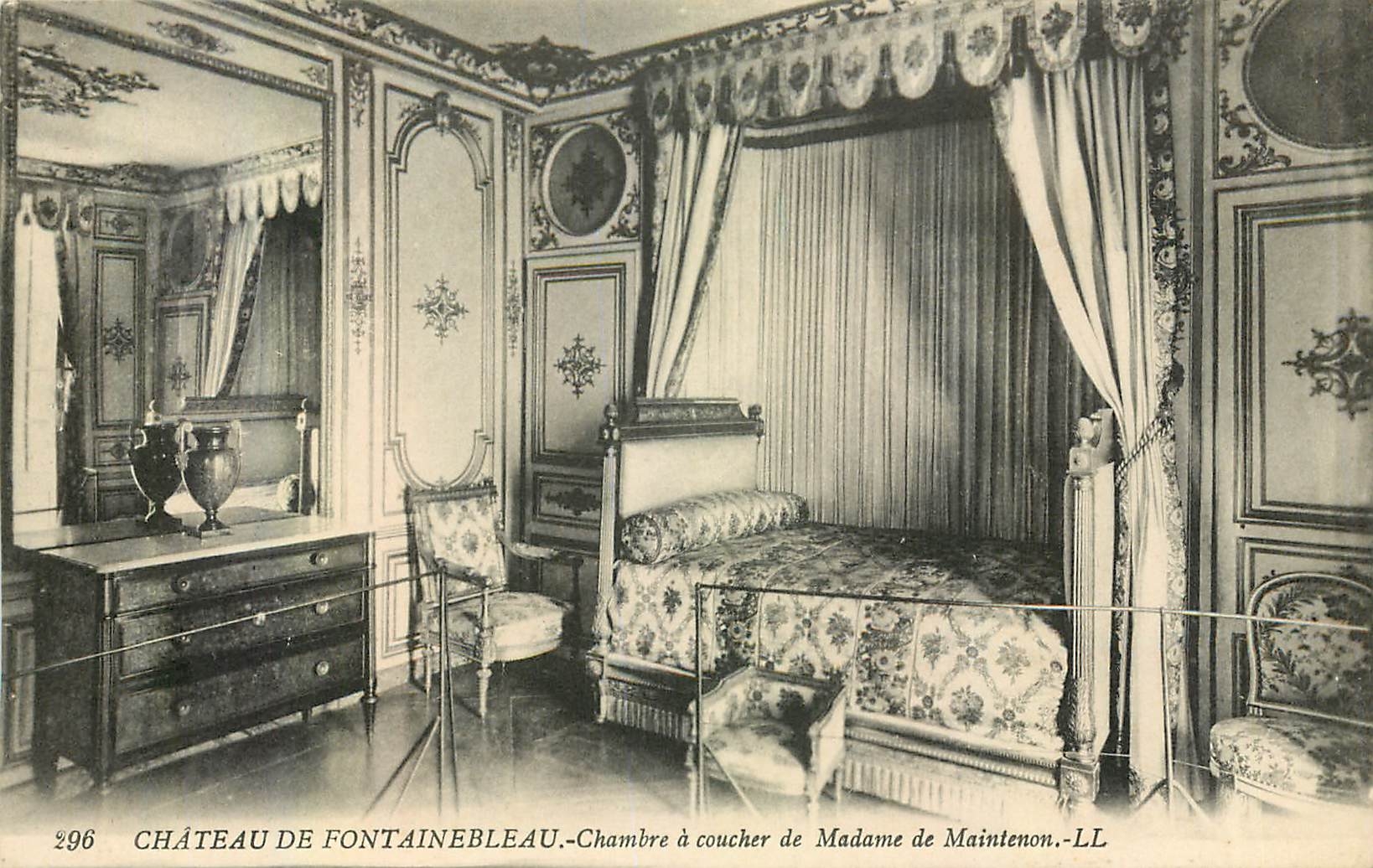 Fontainebleau Castle — Madame de Maintenon's Bedroom — LL n°296