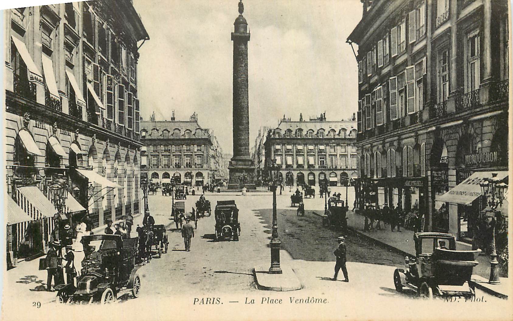 CPA Paris la place Vendome Automobile