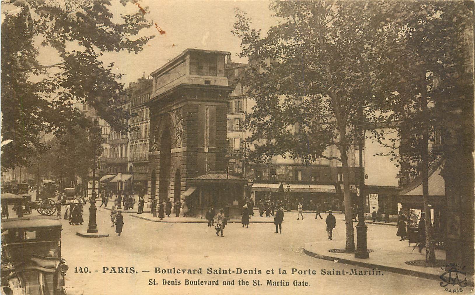 CPA Paris Boulevard Saint Denis et la Porte Saint Martin 
