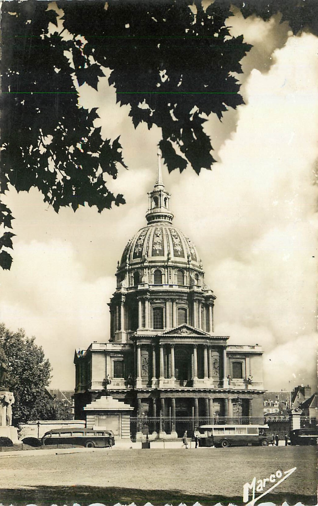 CPA Notre Paris le Dome des Invaldes et la statue du marechal Galleni 